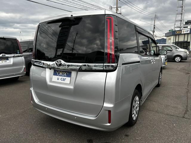 ノア X 純正ナビ バックカメラ ETC 両側/片側電動スライドドア クルーズコントロール スマートキー プッシュスタート 衝突回避軽減 横滑り防止装置 アイドリングストップ ウィンカーミラー 3列シート(3枚目)