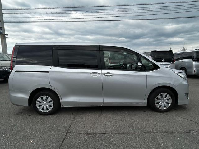 ノア X 純正ナビ バックカメラ ETC 両側/片側電動スライドドア クルーズコントロール スマートキー プッシュスタート 衝突回避軽減 横滑り防止装置 アイドリングストップ ウィンカーミラー 3列シート(7枚目)