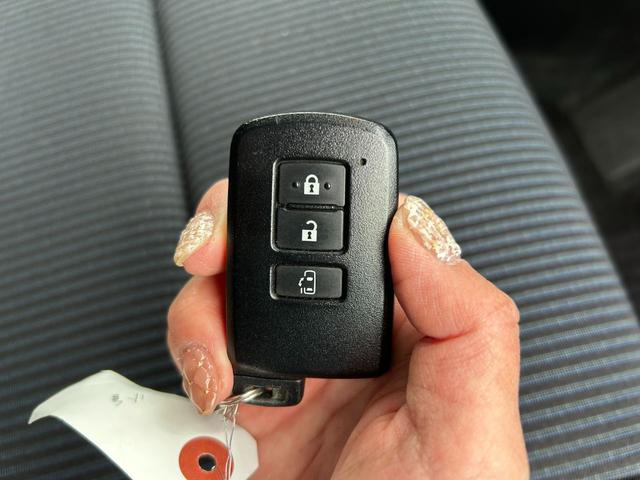 ノア X 純正ナビ バックカメラ ETC 両側/片側電動スライドドア クルーズコントロール スマートキー プッシュスタート 衝突回避軽減 横滑り防止装置 アイドリングストップ ウィンカーミラー 3列シート(13枚目)