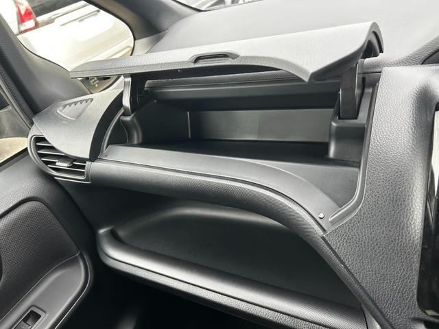 ノア X 純正ナビ バックカメラ ETC 両側/片側電動スライドドア クルーズコントロール スマートキー プッシュスタート 衝突回避軽減 横滑り防止装置 アイドリングストップ ウィンカーミラー 3列シート(27枚目)