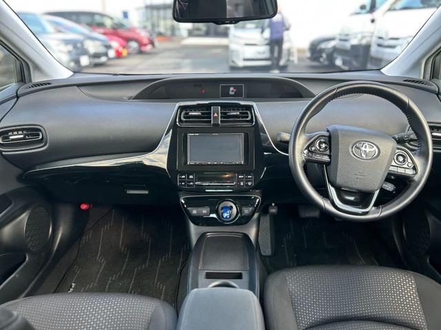 プリウス SセーフティプラスII ナビ バックカメラ ETC スマートキー 横滑り防止装置 衝突回避軽減 クルーズコントロール 盗難防止装置(2枚目)