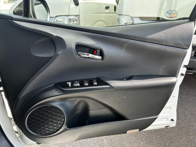 プリウス SセーフティプラスII ナビ バックカメラ ETC スマートキー 横滑り防止装置 衝突回避軽減 クルーズコントロール 盗難防止装置(13枚目)