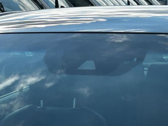 クラウンハイブリッド ＲＳ　純正ナビ　バックカメラ　ＥＴＣ　スマートキー　プッシュスタート　クルーズコントロール　シートヒーター　衝突回避軽減　横滑り防止装置　パワーシート　純正アルミホイール　ウィンカーミラー（8枚目）