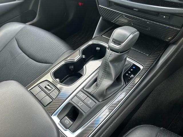 クラウンハイブリッド ＲＳ　純正ナビ　バックカメラ　ＥＴＣ　スマートキー　プッシュスタート　クルーズコントロール　シートヒーター　衝突回避軽減　横滑り防止装置　パワーシート　純正アルミホイール　ウィンカーミラー（26枚目）