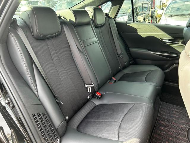 クラウンハイブリッド ＲＳ　純正ナビ　バックカメラ　ＥＴＣ　スマートキー　プッシュスタート　クルーズコントロール　シートヒーター　衝突回避軽減　横滑り防止装置　パワーシート　純正アルミホイール　ウィンカーミラー（33枚目）