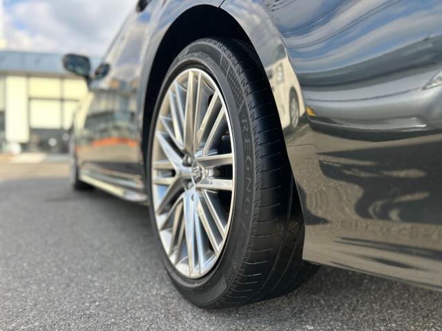 クラウンハイブリッド ＲＳ　純正ナビ　バックカメラ　ＥＴＣ　スマートキー　プッシュスタート　クルーズコントロール　シートヒーター　衝突回避軽減　横滑り防止装置　パワーシート　純正アルミホイール　ウィンカーミラー（39枚目）