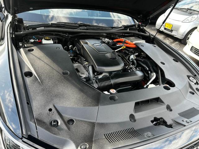 クラウンハイブリッド ＲＳ　純正ナビ　バックカメラ　ＥＴＣ　スマートキー　プッシュスタート　クルーズコントロール　シートヒーター　衝突回避軽減　横滑り防止装置　パワーシート　純正アルミホイール　ウィンカーミラー（40枚目）