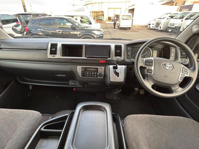 ハイエースワゴン ＧＬ　片側電動スライドドア　盗難防止装置　衝突回避軽減　横滑り防止装置　スマートキー　プッシュスタート　３列シート　パワステ　パワーウィンドウ　ＡＢＳ（2枚目）