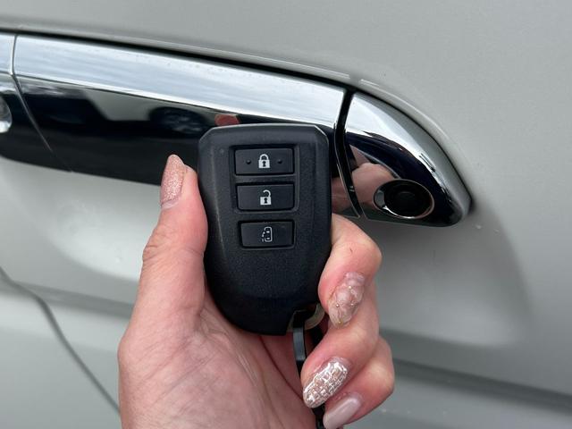 ハイエースワゴン ＧＬ　片側電動スライドドア　盗難防止装置　衝突回避軽減　横滑り防止装置　スマートキー　プッシュスタート　３列シート　パワステ　パワーウィンドウ　ＡＢＳ（10枚目）