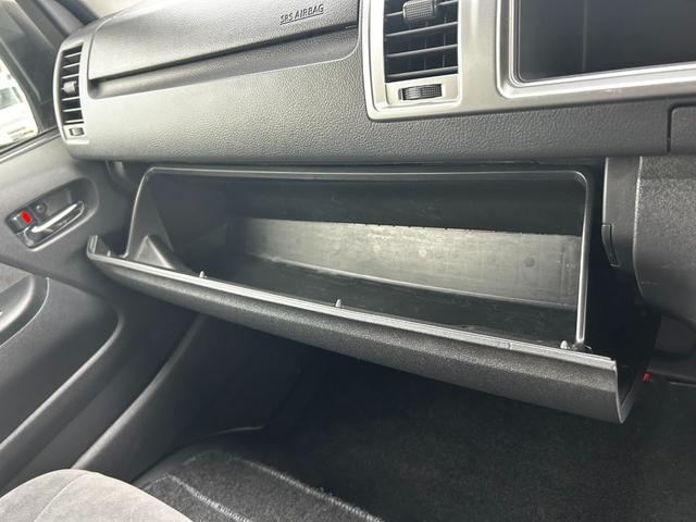 ハイエースワゴン ＧＬ　片側電動スライドドア　盗難防止装置　衝突回避軽減　横滑り防止装置　スマートキー　プッシュスタート　３列シート　パワステ　パワーウィンドウ　ＡＢＳ（23枚目）