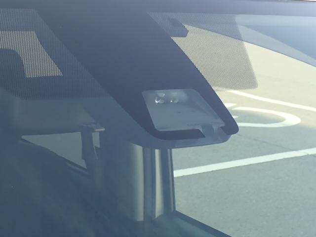 ノア X ナビ バックカメラ ETC キーレス 両側電動スライドドア 衝突回避軽減 横滑り防止装置 トラクションコントロール MTモード付 クルーズコントロール LEDヘッドライト ウィンカーミラー 3列シート(4枚目)