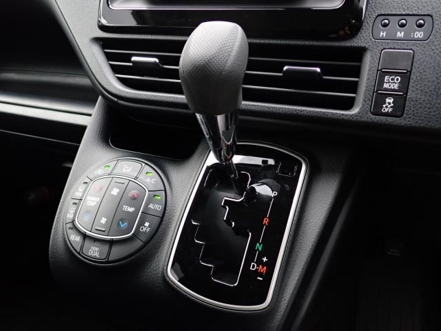 ノア X ナビ バックカメラ ETC キーレス 両側電動スライドドア 衝突回避軽減 横滑り防止装置 トラクションコントロール MTモード付 クルーズコントロール LEDヘッドライト ウィンカーミラー 3列シート(12枚目)