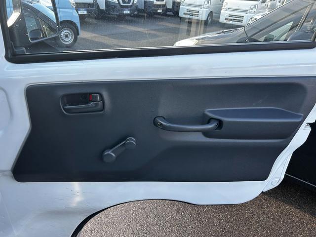 ＮＴ１００クリッパートラック ＤＸ　ナビ　ＥＴＣ　横滑り防止装置　パワステ　ＡＢＳ　最大積載量３５０キロ（12枚目）