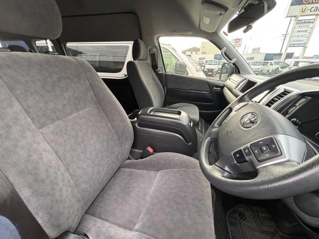 ハイエースワゴン グランドキャビン　ナビ　全方位カメラ　ＥＴＣ　スマートキー　前後クリアランスソナー　パワースライドドア　衝突回避軽減　横滑り防止装置　車線逸脱警報（4枚目）