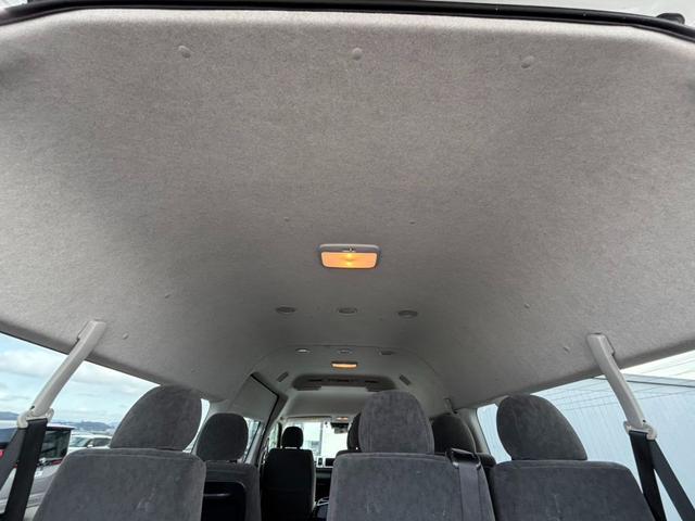 ハイエースワゴン グランドキャビン　ナビ　全方位カメラ　ＥＴＣ　スマートキー　前後クリアランスソナー　パワースライドドア　衝突回避軽減　横滑り防止装置　車線逸脱警報（28枚目）