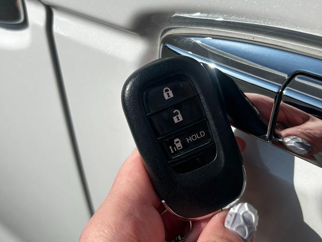 Ｎ－ＢＯＸカスタム 　ナビ　バックカメラ　ＥＴＣ　両側／片側電動スライドドア　シートヒーター　スマートキー　プッシュスタート　クルーズコントロール　衝突回避軽減　横滑り防止装置　純正アルミホイール　ＬＥＤヘッドライト（11枚目）