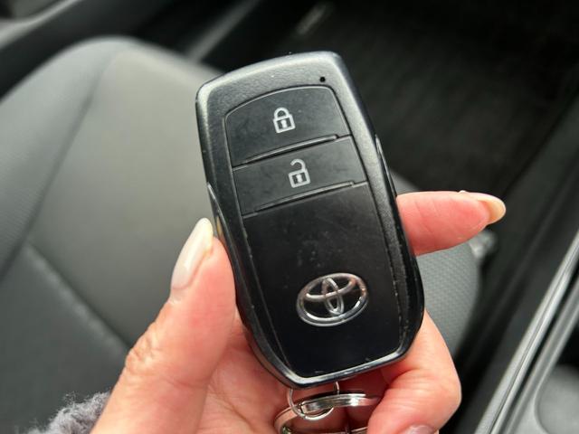 アクア Ｇ　純正ナビ　バックカメラ　ＥＴＣ　スマートキー　プッシュスタート　クルーズコントロール　衝突回避軽減　横滑り防止装置　ウィンカーミラー　ＰＳ　ＰＷ　ＡＢＳ（4枚目）