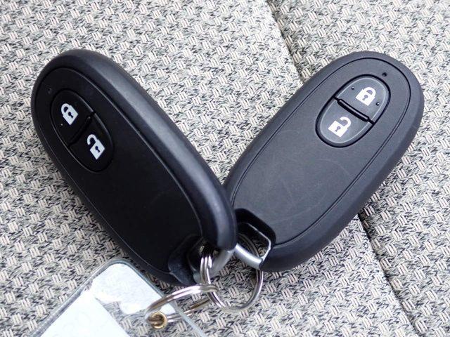 アルトラパン Ｓ　ナビ　バックカメラ　ＥＴＣ　ＴＶ　シートヒーター　スマートキー　プッシュスタート　衝突回避軽減　横滑り防止装置　アイドリングストップ　パワステ　パワーウィンドウ　ＡＢＳ（8枚目）