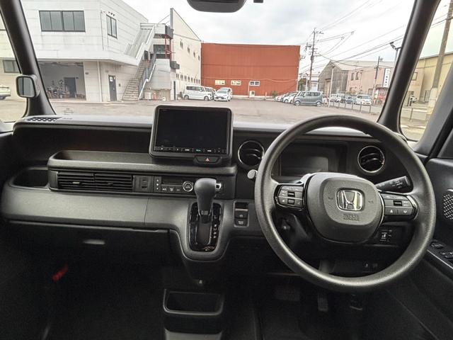 Ｎ－ＢＯＸカスタム ベースグレード　ナビ　バックカメラ　ＥＴＣ　スマートキー　純正アルミホイール　両側スライド／片側電動スライドドア　シートヒーター　衝突回避軽減　横滑り防止装置　クルーズコントロール　アイドリングストップ　ＰＳ　ＰＷ（2枚目）