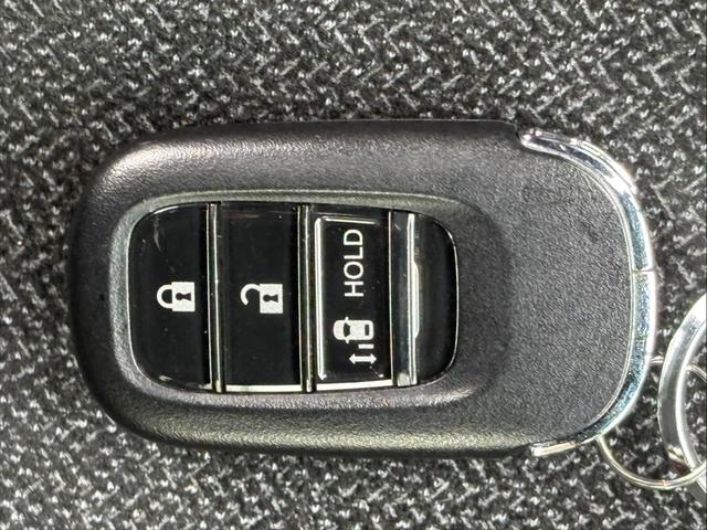 Ｎ－ＢＯＸカスタム ベースグレード　ナビ　バックカメラ　ＥＴＣ　スマートキー　純正アルミホイール　両側スライド／片側電動スライドドア　シートヒーター　衝突回避軽減　横滑り防止装置　クルーズコントロール　アイドリングストップ　ＰＳ　ＰＷ（5枚目）