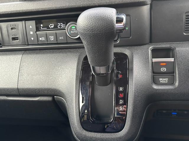 Ｎ－ＢＯＸカスタム ベースグレード　ナビ　バックカメラ　ＥＴＣ　スマートキー　純正アルミホイール　両側スライド／片側電動スライドドア　シートヒーター　衝突回避軽減　横滑り防止装置　クルーズコントロール　アイドリングストップ　ＰＳ　ＰＷ（18枚目）