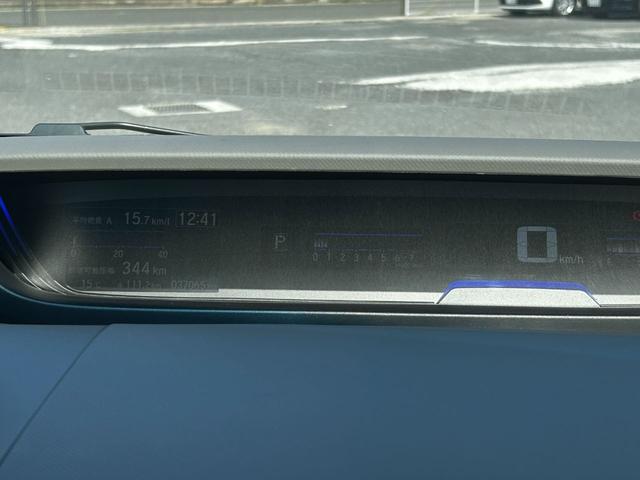 フリード Ｇ・ホンダセンシング　ナビ　バックカメラ　ＥＴＣ　両側電動スライドドア　スマートキー　プッシュスタート　クルーズコントロール　衝突回避軽減　横滑り防止装置　アイドリングストップ　３列シート　ウィンカーミラー（10枚目）