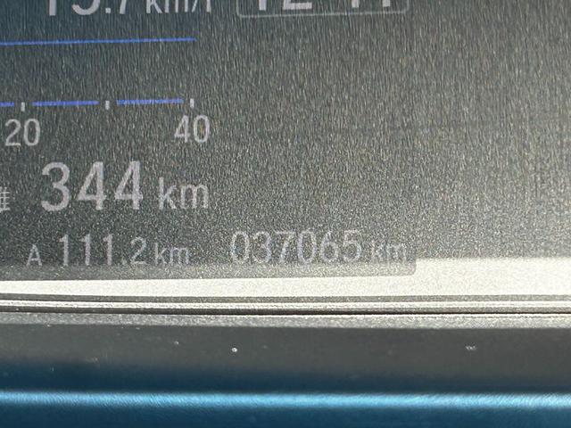 フリード Ｇ・ホンダセンシング　ナビ　バックカメラ　ＥＴＣ　両側電動スライドドア　スマートキー　プッシュスタート　クルーズコントロール　衝突回避軽減　横滑り防止装置　アイドリングストップ　３列シート　ウィンカーミラー（11枚目）