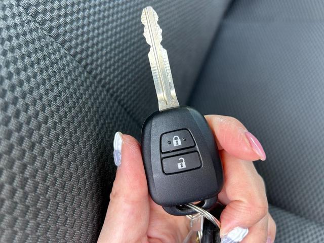 レジアスエースバン ＤＸ　ＧＬパッケージ　ナビ　キーレス　バックカメラ　ＥＴＣ　ＴＶ　衝突回避軽減　横滑り防止装置　ＡＢＳ　エアバック　ＰＳ　ＰＷ（17枚目）