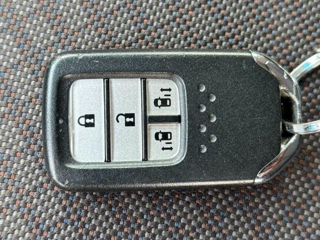 フリード Ｇ・ホンダセンシング　ナビ　スマートキー　バックカメラ　ＥＴＣ　アイドリングストップ　衝突回避軽減　横滑り防止装置　クルーズコントロール　ウィンカーミラー　両側電動スライドドア　ＰＳ　ＰＷ　ＡＢＳ（5枚目）