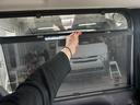 「後部座席」ロールカーテンが装備されています!車内でもしっかり日差しをカット♪