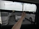 「後部座席」ロールカーテンが装備されています!車内でもしっかり日差しをカット♪