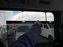 「後部座席」ロールカーテンが装備されています！車内でもしっかり日差しをカット♪