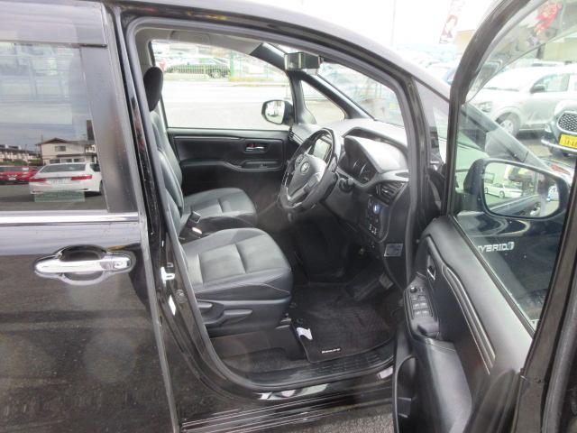 エスクァイア ハイブリッドＧｉ　２年保証　メモリーナビ　フルセグ　バックカメラ　トヨタセーフティセンス　シートヒーター　ＬＥＤヘッドライト　ドラレコ　ＥＴＣ　１７インチアルミホイール（14枚目）