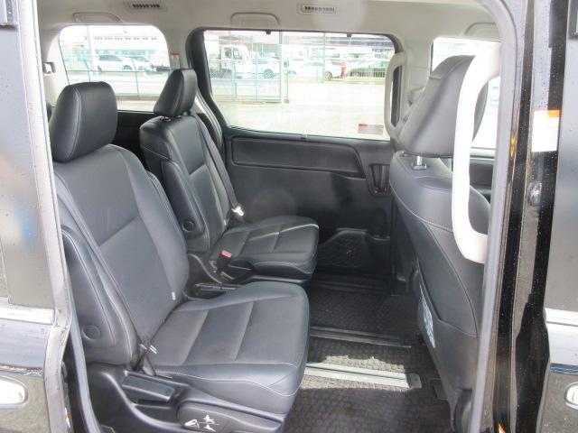 エスクァイア ハイブリッドＧｉ　２年保証　メモリーナビ　フルセグ　バックカメラ　トヨタセーフティセンス　シートヒーター　ＬＥＤヘッドライト　ドラレコ　ＥＴＣ　１７インチアルミホイール（17枚目）