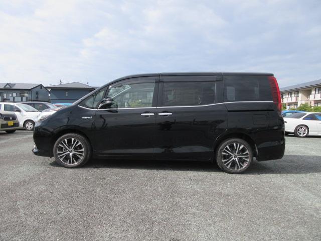 エスクァイア ハイブリッドＧｉ　２年保証　メモリーナビ　フルセグ　バックカメラ　トヨタセーフティセンス　シートヒーター　ＬＥＤヘッドライト　ドラレコ　ＥＴＣ　１７インチアルミホイール（19枚目）