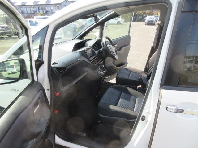 ヴォクシー ハイブリッドＺＳ　２年保証　メモリーナビ　フルセグ　バックカメラ　ＴＯＹＯＴＡセーフティセンス　ＬＥＤライト　ＥＴＣ　片側電動スライドドア（18枚目）