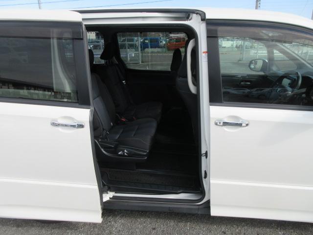 ヴォクシー ハイブリッドＺＳ　２年保証　メモリーナビ　フルセグ　バックカメラ　ＴＯＹＯＴＡセーフティセンス　ＬＥＤライト　ＥＴＣ　片側電動スライドドア（19枚目）