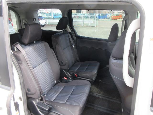 ヴォクシー ハイブリッドＺＳ　２年保証　メモリーナビ　フルセグ　バックカメラ　ＴＯＹＯＴＡセーフティセンス　ＬＥＤライト　ＥＴＣ　片側電動スライドドア（20枚目）