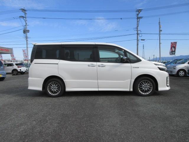 ヴォクシー ハイブリッドＺＳ　２年保証　メモリーナビ　フルセグ　バックカメラ　ＴＯＹＯＴＡセーフティセンス　ＬＥＤライト　ＥＴＣ　片側電動スライドドア（23枚目）