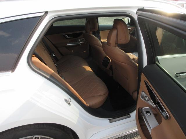 Ｅクラスステーションワゴン Ｅ２００ステーションワゴンアバギャルドＡＭＧラインＰ　デジタルインテリアＰ　レザーエクスクルーシブＰ　アドバンスＰ　ＢＳＭ．ＨＵＤ　３６０カメラ　Ｐゲート　レザーエアシート　パノラマルーフ（12枚目）