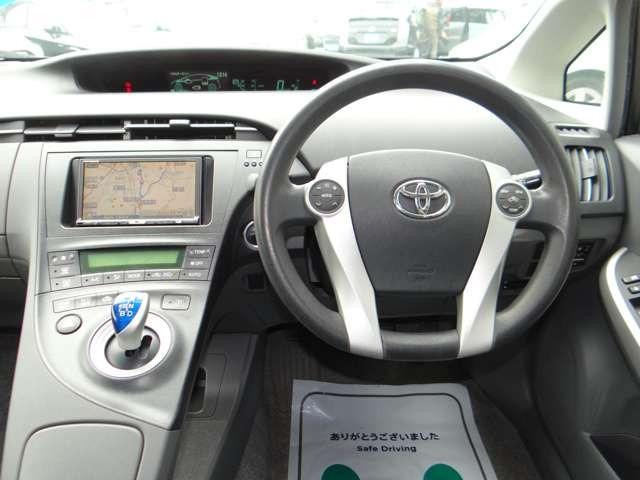 プリウス Ｓ　ＳＤナビ　地デジワンセグ　ハイブリッドバッテリーリビルド済　ＥＴＣ　アルミホイール　盗難防止装置　スマートキー　プッシュスタート　オートエアコン　フォグランプ（6枚目）