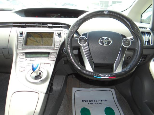 プリウス Ｓ　ＨＤＤナビ　ＤＶＤ再生　ハイブリッドバッテリーリビルド済　ＥＴＣ車載器　フォグランプ　アルミホイール　スマートキー　オートエアコン（5枚目）