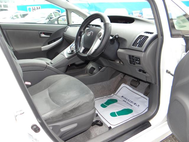 プリウス Ｇ　ＨＤＤナビ　Ｂｌｕｅｔｏｏｔｈ　ハイブリッドバッテリーリビルド済　ＥＴＣ車載器　クルーズコントロール　バックカメラ　アルミホイール　盗難防止装置　スマートキー（12枚目）