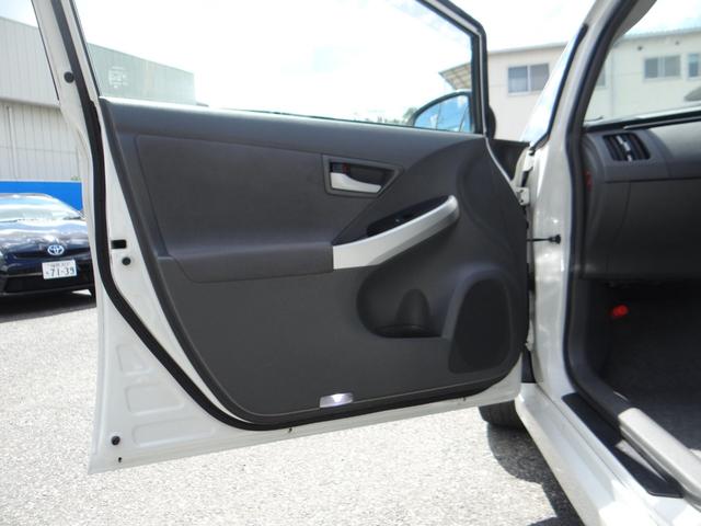 プリウス Ｇ　ＨＤＤナビ　Ｂｌｕｅｔｏｏｔｈ　ハイブリッドバッテリーリビルド済　ＥＴＣ車載器　クルーズコントロール　バックカメラ　アルミホイール　盗難防止装置　スマートキー（17枚目）