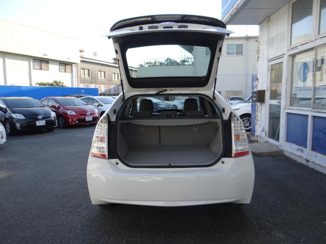 プリウス Ｌ　ＳＤナビ　ワンセグ　ＤＶＤ再生　バックカメラ　ハイブリッドバッテリーリビルド済　ＥＴＣ車載器　スマートキー　盗難防止装置　オートエアコン（13枚目）