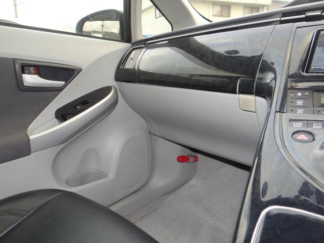 プリウス Ｓ　ＨＤＤナビ　地デジフルセグ　ハイブリッドバッテリーリビルド済　Ｂｌｕｅｔｏｏｔｈ　ＤＶＤ再生　ＥＴＣ車載器　盗難防止装置　フォグランプ　社外アルミホイール　スマートキー　オートエアコン（6枚目）