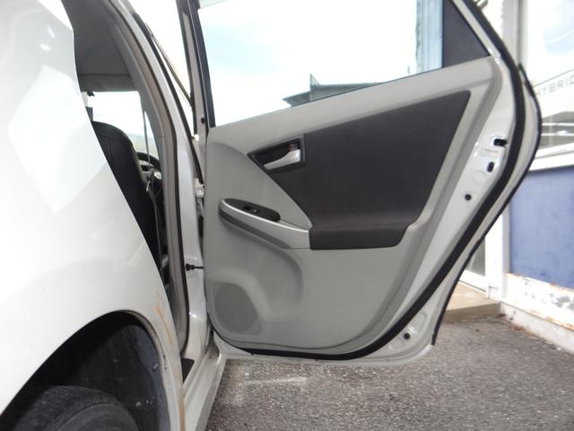 プリウス Ｓ　ＨＤＤナビ　地デジフルセグ　ハイブリッドバッテリーリビルド済　Ｂｌｕｅｔｏｏｔｈ　ＤＶＤ再生　ＥＴＣ車載器　盗難防止装置　フォグランプ　社外アルミホイール　スマートキー　オートエアコン（12枚目）