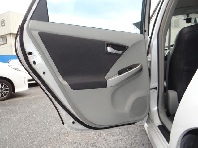 プリウス Ｓ　ＨＤＤナビ　地デジフルセグ　ハイブリッドバッテリーリビルド済　Ｂｌｕｅｔｏｏｔｈ　ＤＶＤ再生　ＥＴＣ車載器　盗難防止装置　フォグランプ　社外アルミホイール　スマートキー　オートエアコン（17枚目）
