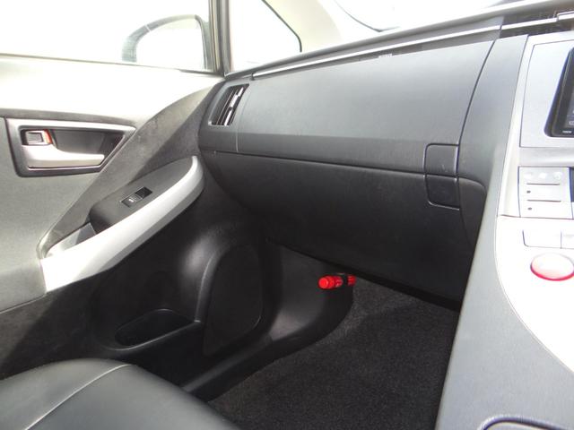 プリウス Ｌ　後期型　ＳＤナビ　フルセグＴＶ　ハイブリッドバッテリーリビルド済　ＥＴＣ車載器　アルミホイール　フォグランプ　オートエアコン（6枚目）