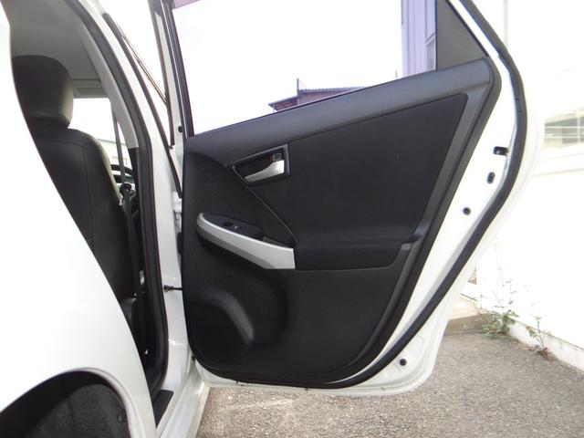 プリウス Ｌ　後期型　ＳＤナビ　フルセグＴＶ　ハイブリッドバッテリーリビルド済　ＥＴＣ車載器　アルミホイール　フォグランプ　オートエアコン（12枚目）